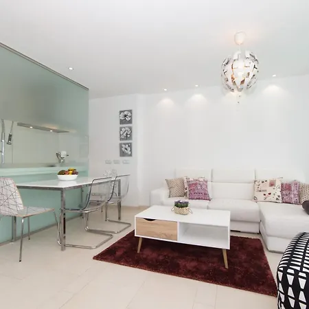 Luxury Flat, Mar, Air Con, Pool, Parking